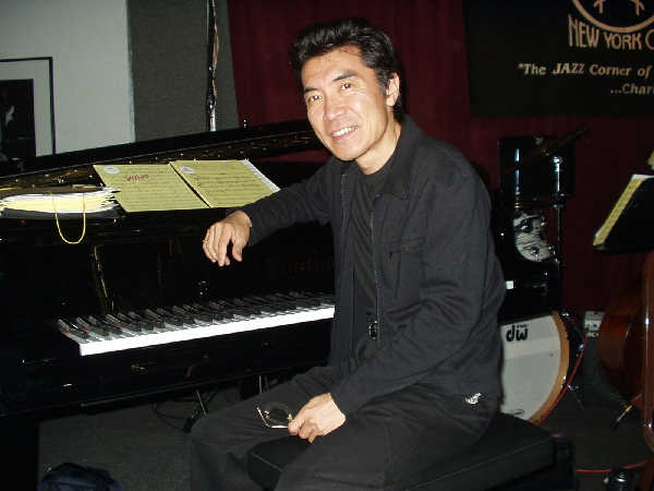 woscar_peterson's_pianosmall.jpg