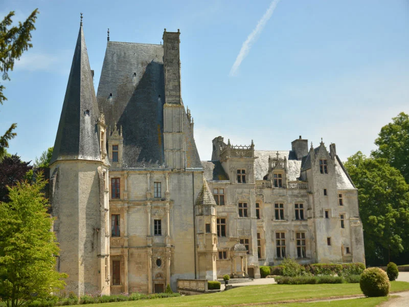 Client / Curator: Steen Heidemann is a collector of Langley concept drawings for sacred subjects especially the Via Dolorosa . Langley work in the Visages du Christ collection of Steen Heidemann has exhibited in Normandy, France at Château de Fontaine-Henry , the Cathédrale Notre-Dame de Coutances, and the Basilique Notre-Dame de Montligeon, also at Arganzuela Gallery in Madrid, Spain , Saint Paul's Church at Arran Quay in Dublin, Ireland, Museum of Fine Art Lahti Finland and RIISA - Orthodox Museum of Finland.