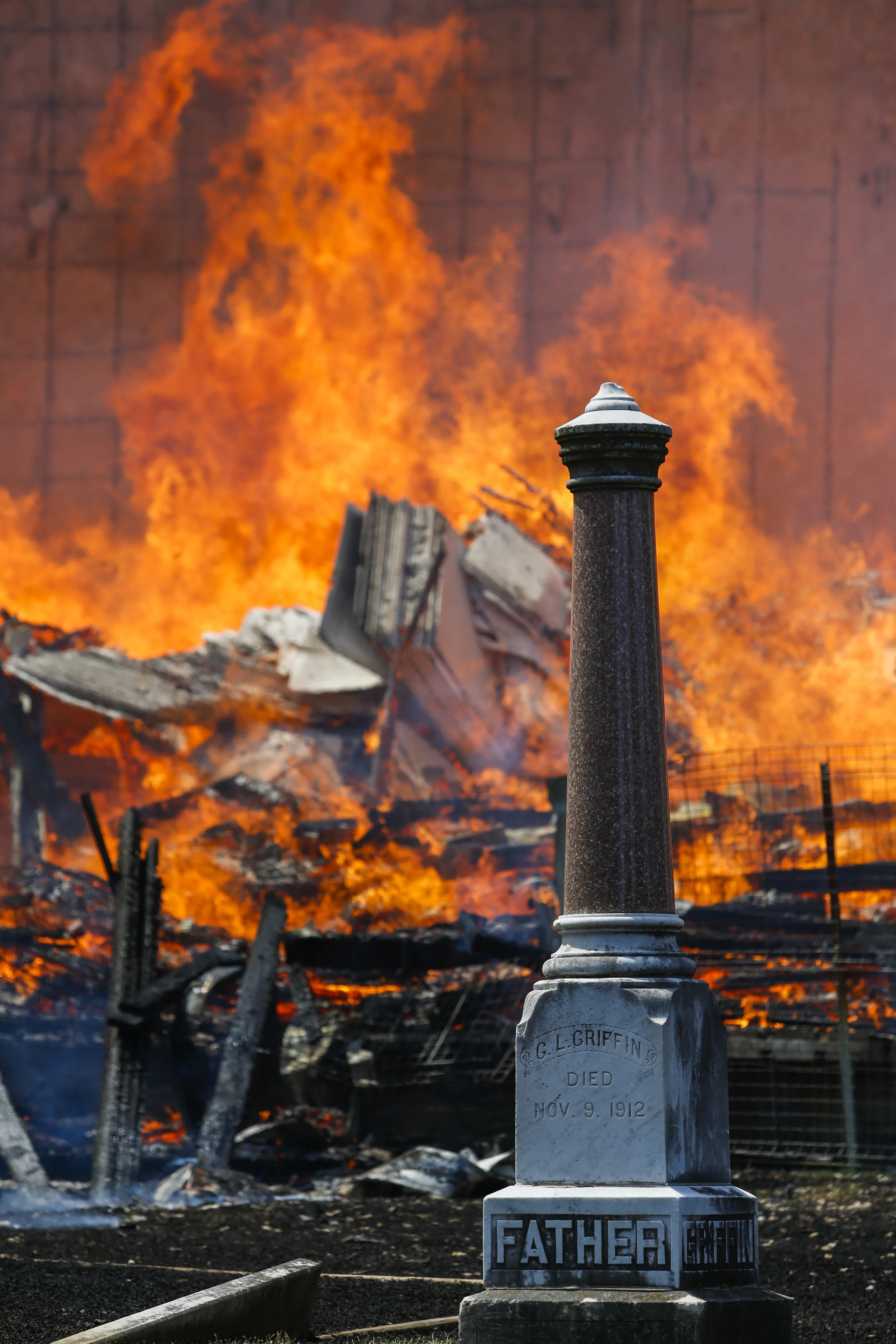 20140325_Axis_apartment_fire_0095.jpg