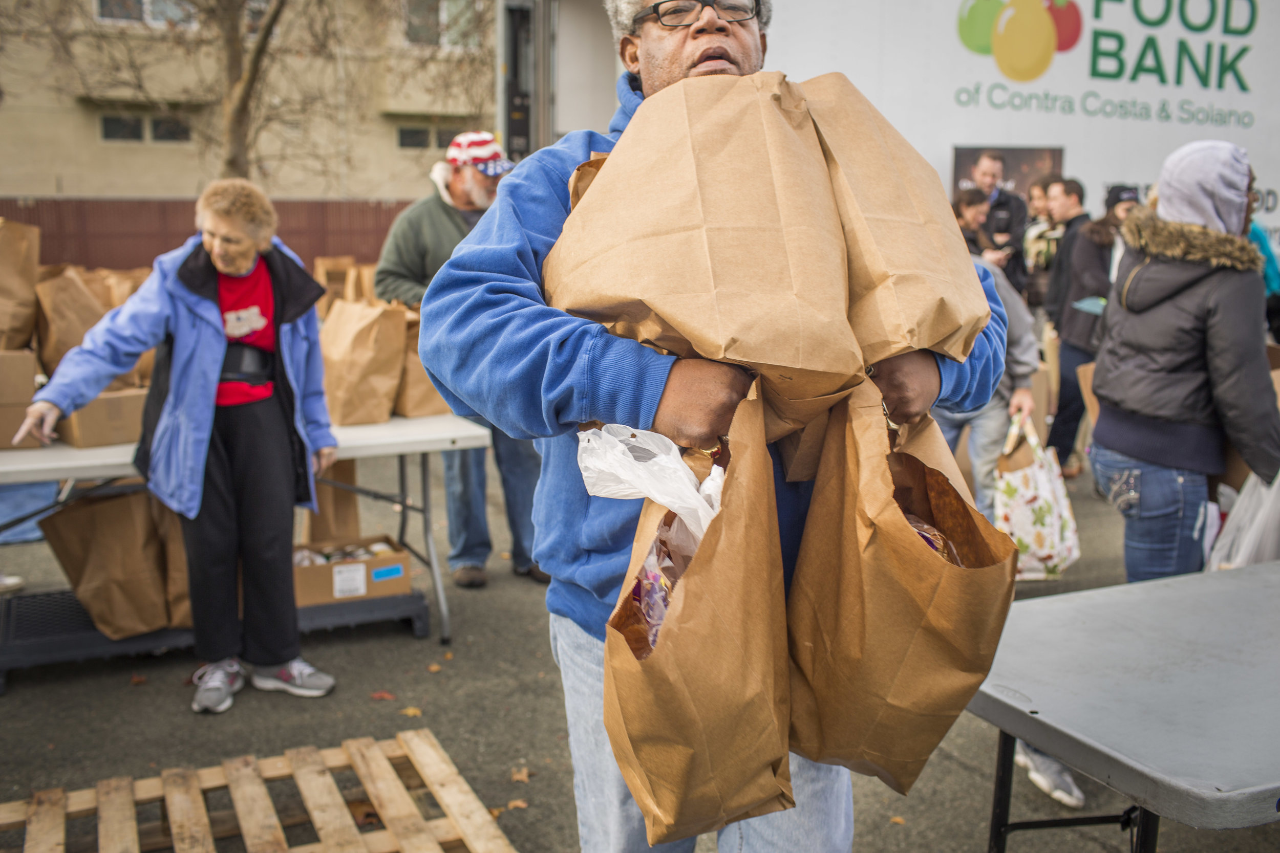  People receive donated groceries from the Contra Costa Food Bank, Tuesday, Dec. 13, 2016 in Rodeo, CA. 