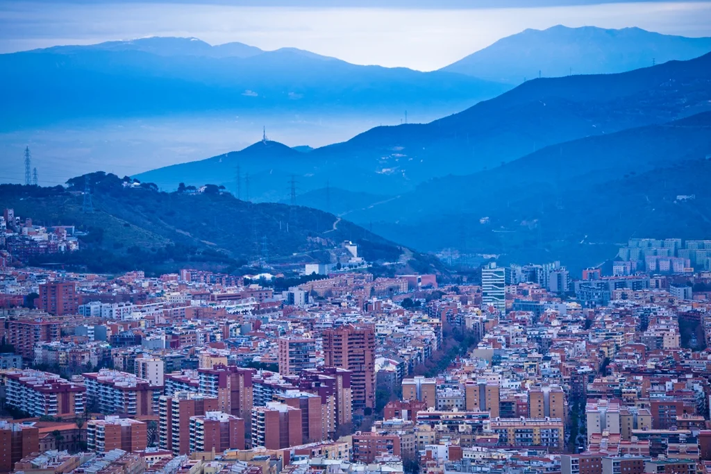 Road btn the Mountains.JPG