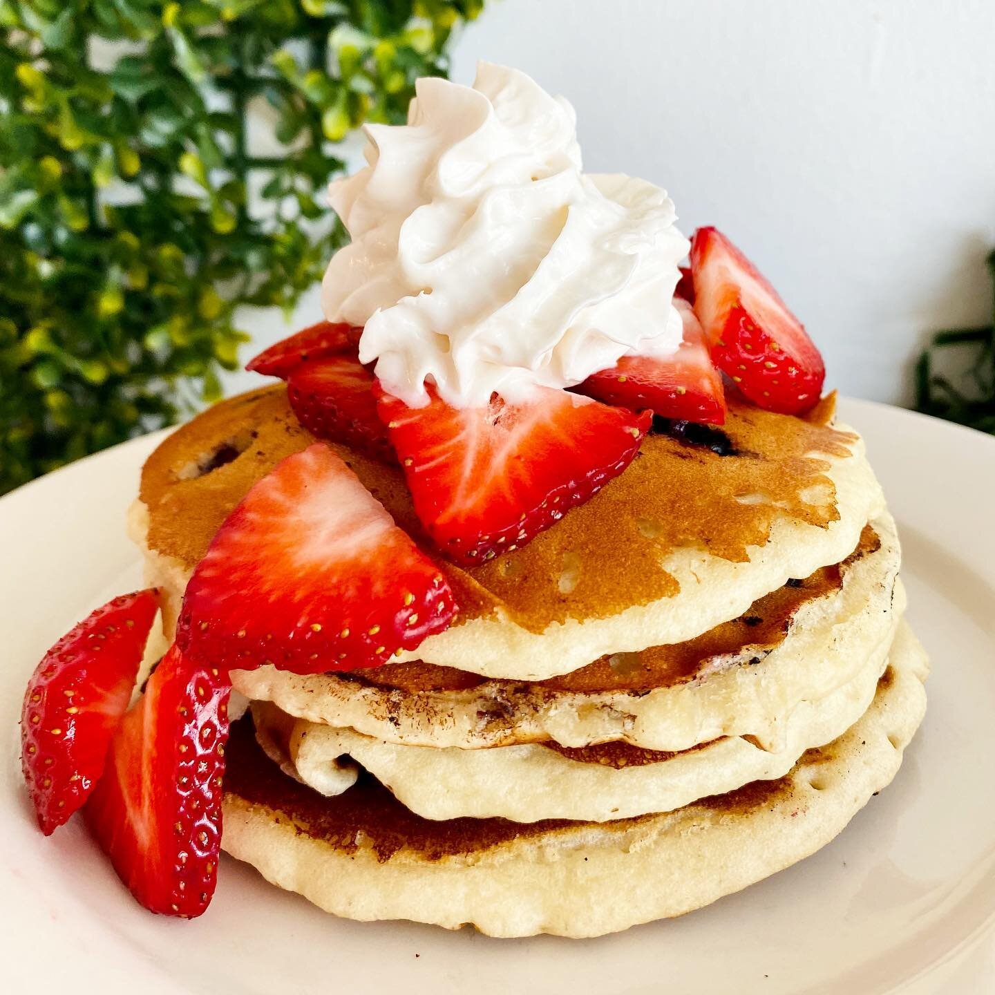 GOOD MORNING!!! The sun is shining and we&rsquo;ve got this special Sunday Stack for you: Berries &amp; Cream ❤️. Four fluffy blueberry pancakes, fresh strawberries, whipped cream, coconut butter, and dark maple syrup.. that&rsquo;s about how patriot