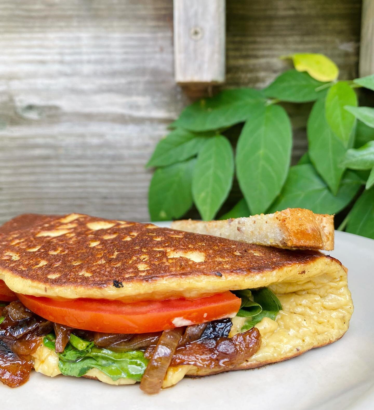 It&rsquo;s a beautiful day and we have this beautiful omelette on special 🤩 Spinach &amp; Caramelized Onion Omelette, with sliced tomato, cashew cheese sauce, and buttery griddled millet-flax toast. If you haven&rsquo;t yet tried one of our omelette