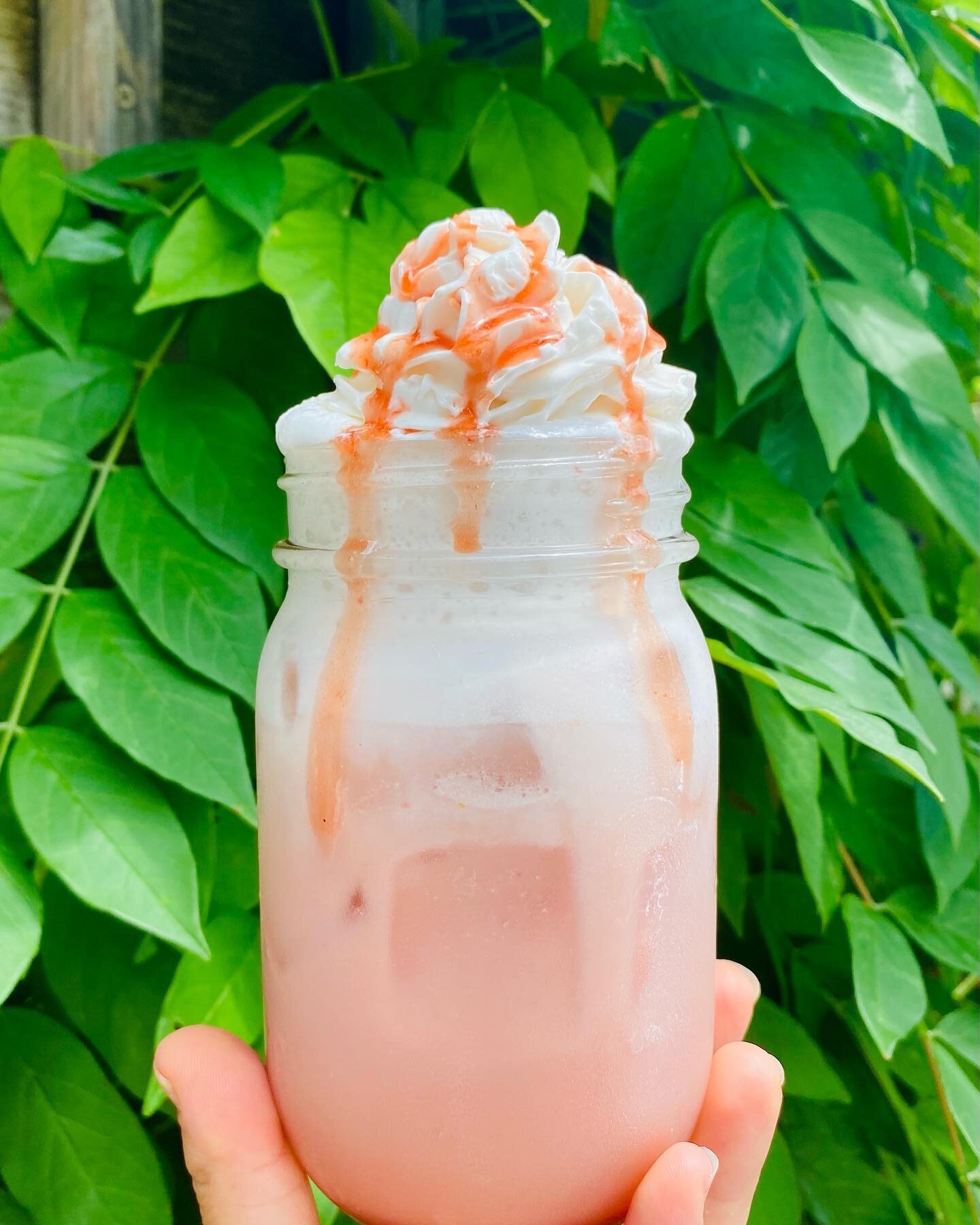 The perfect way to satisfy your sweet tooth right here. STRAWBERRIES &amp; CREAM COOLER! 🍓🌸&hearts;️ On special in Avon today. Homemade strawberry syrup, agave nectar, cold-steamed plant milk, whipped cream over ice. YUM.