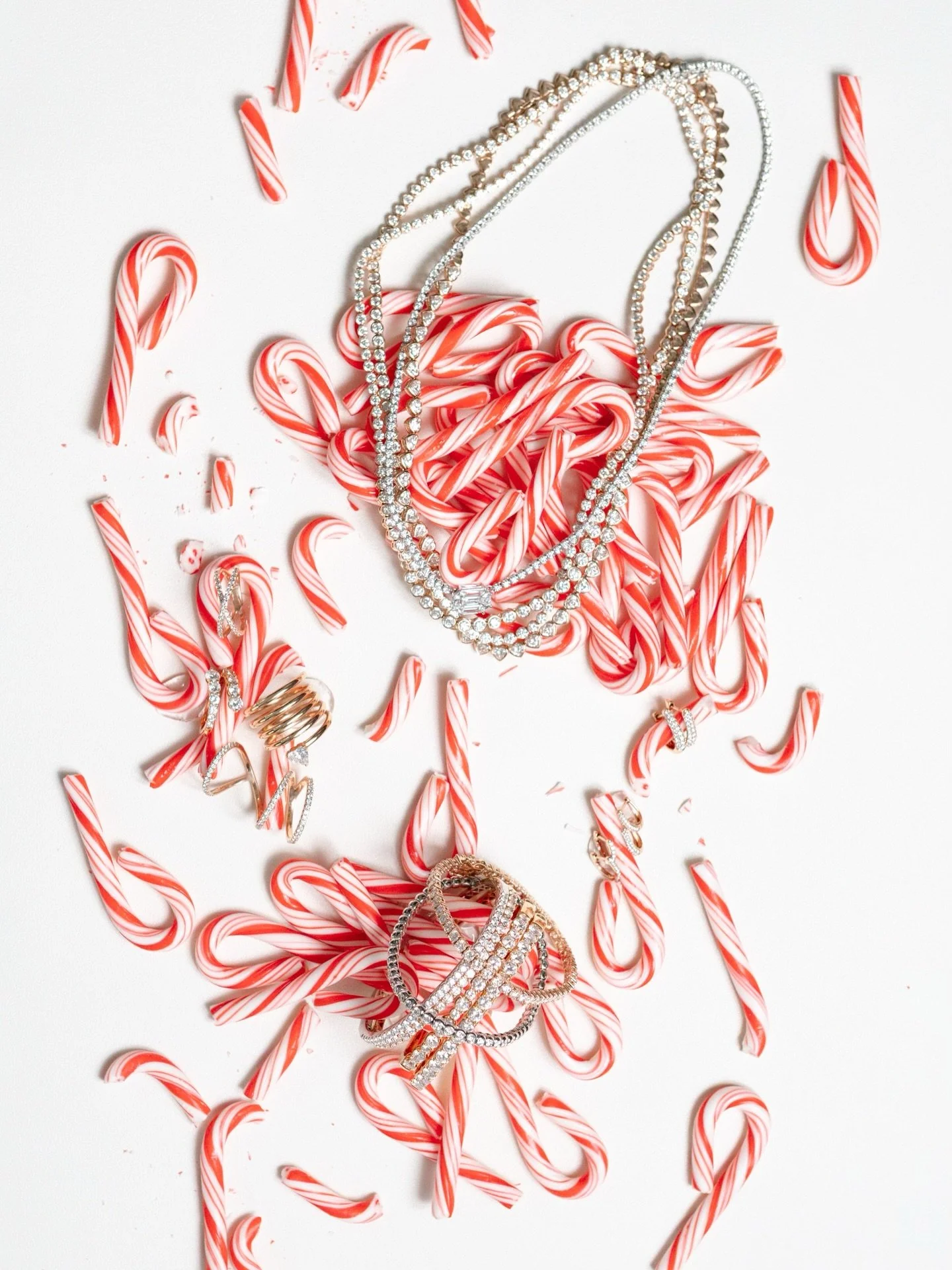 Proof that diamonds work with everything &hellip;.even candy canes. 

#commercialphotography #jewelryphotography #brandwork #holidaycampaign #chicagophotographer