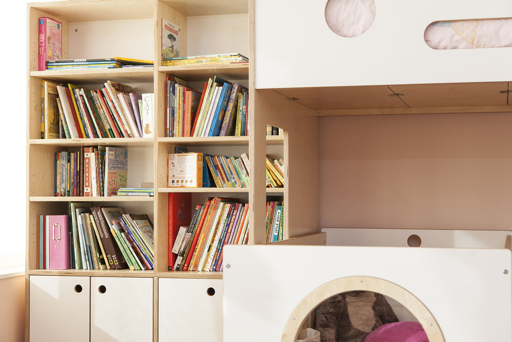 Story time made easy with this modular bookshelf