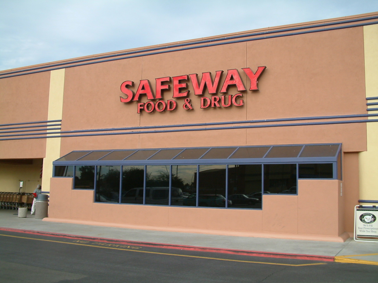 Safeway 12-3-03.JPG