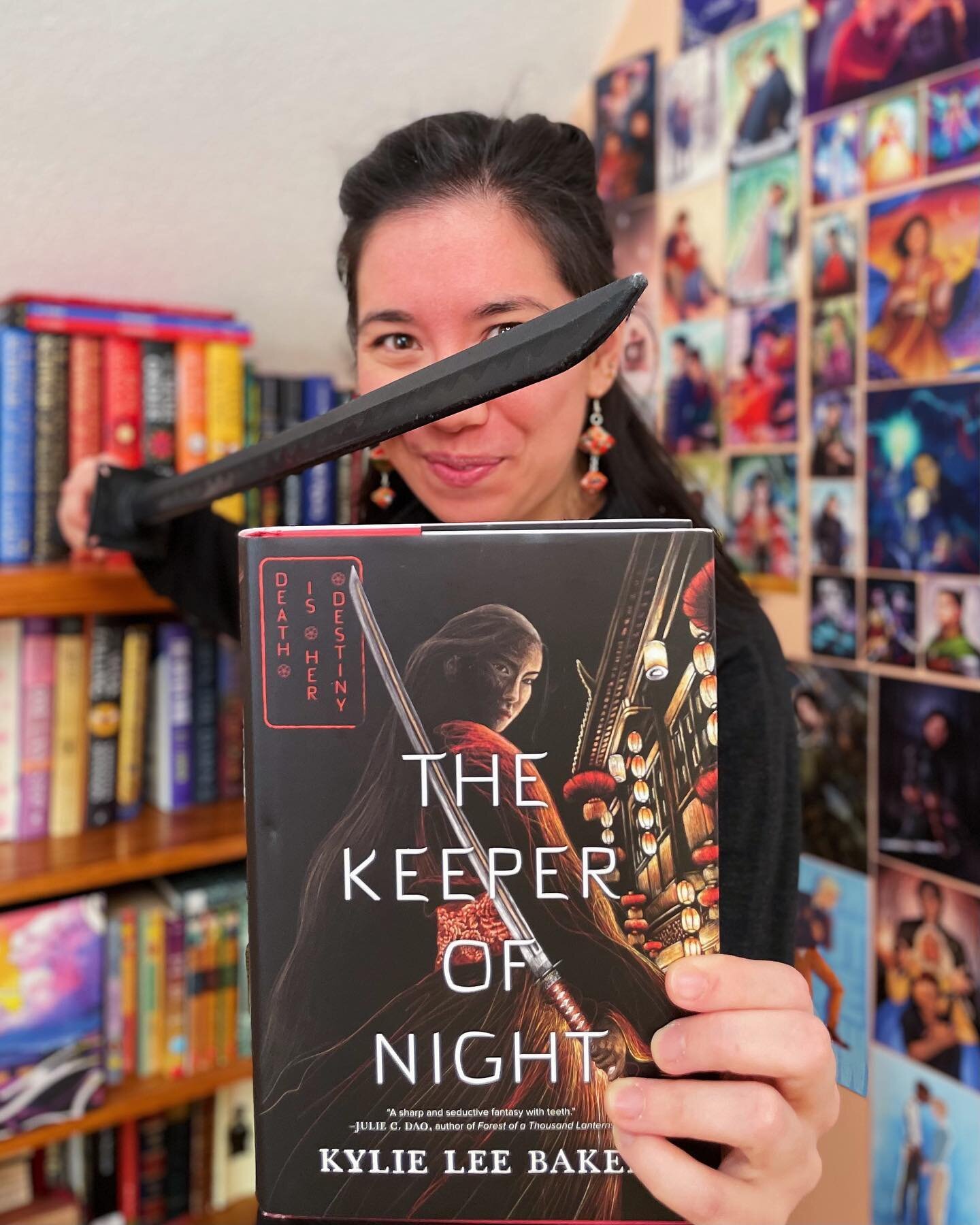 Just popping in quickly to say that if you haven&rsquo;t read The Keeper of Night by @kylieleebaker yet, you&rsquo;re missing out on a standout, deliciously dark fantasy and my darling Ren: the angry, biracial girl with a sword who gave me permission