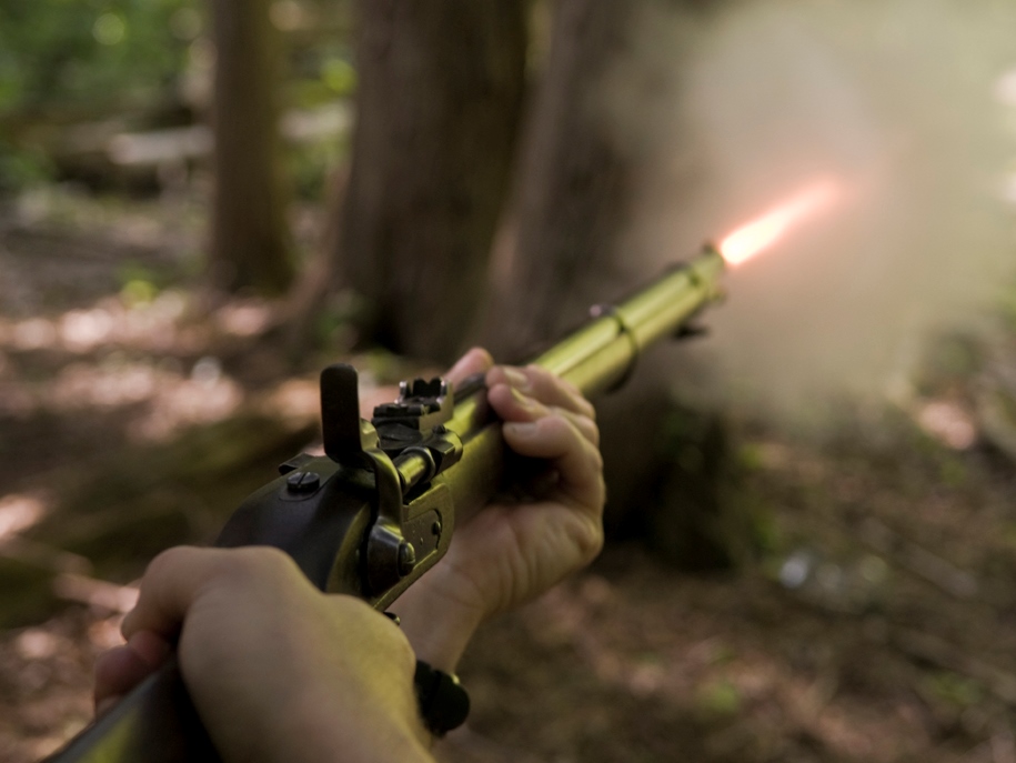 Photo of me shooting a Snider-Enfield rifle of the type that Lieutenant Howard uses in my novel (photo: Alan Gibbins).