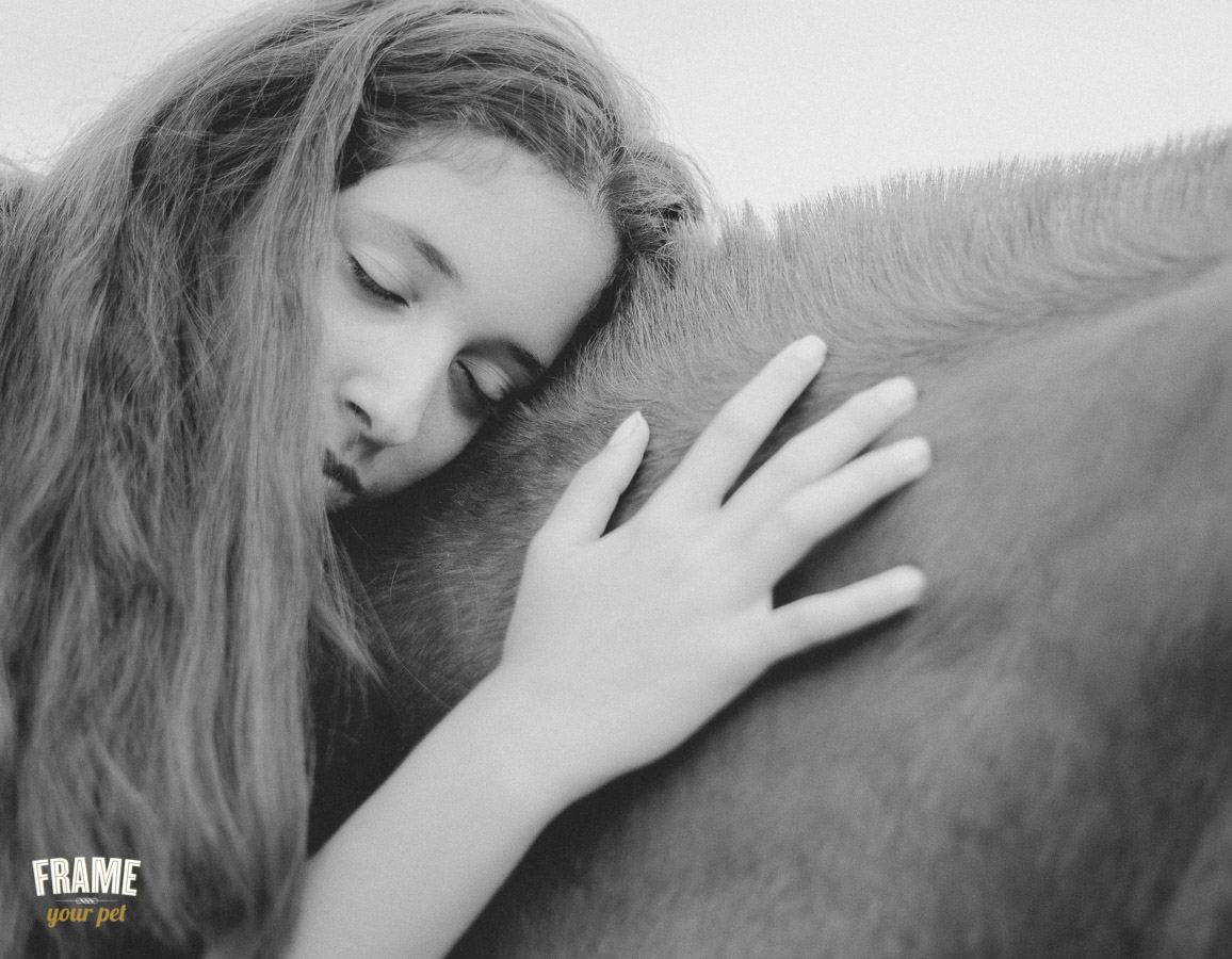 romantinc photo of girl with horse