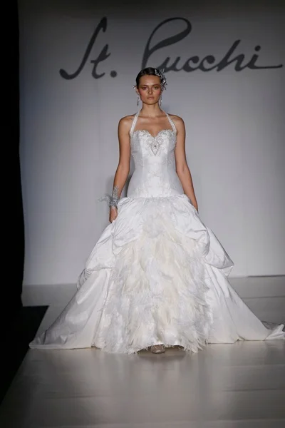 St Pucchi Style 548- Front.jpg