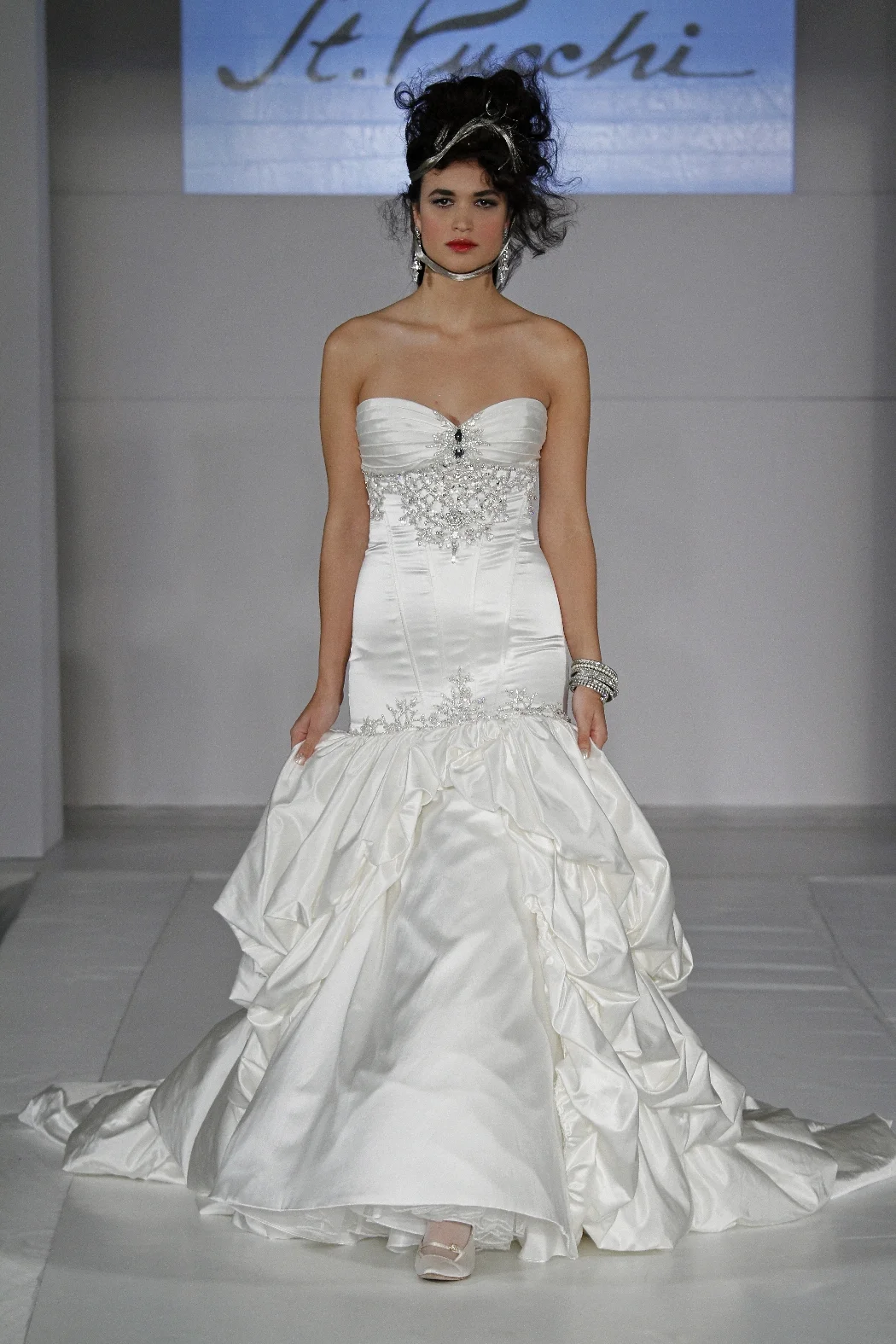 St. Pucchi 9355_front_full.jpg