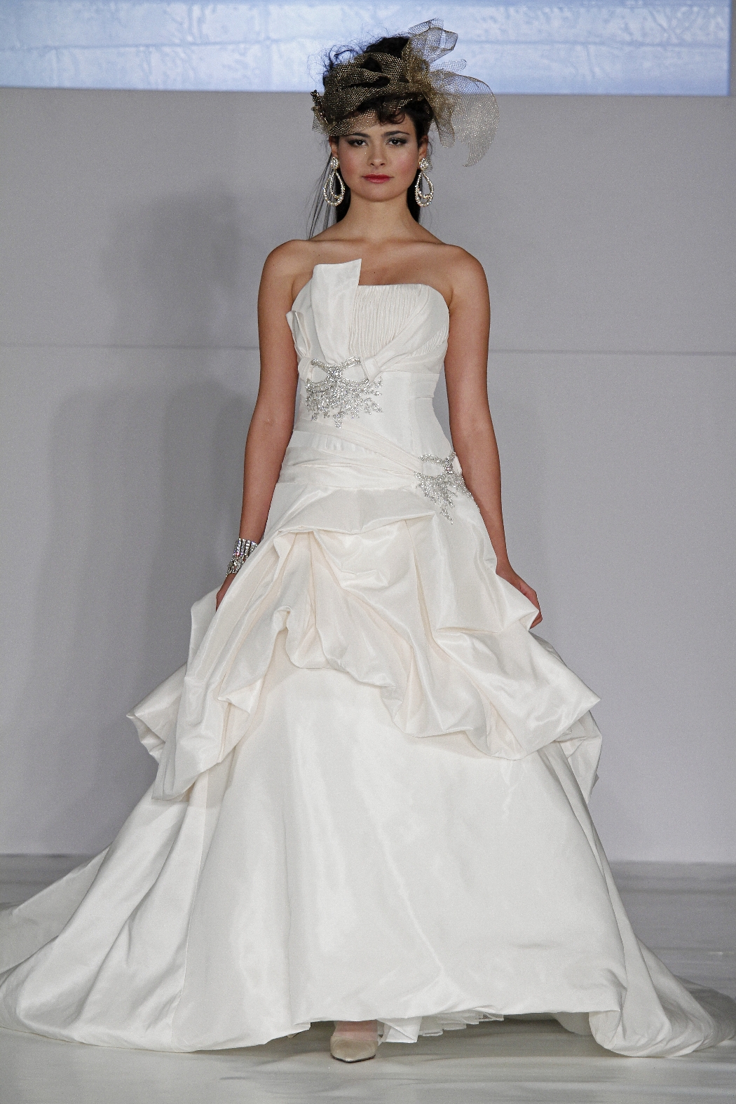 St. Pucchi 9354_front_full.jpg