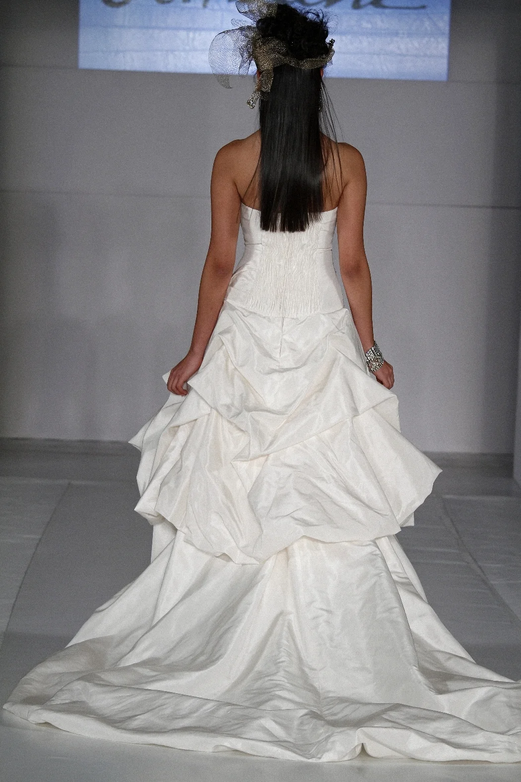 St. Pucchi 9354_back_full.jpg