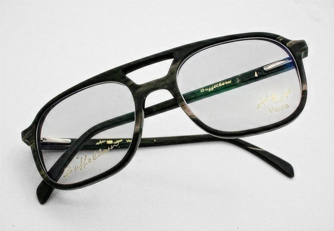 #repost &bull; @schauschaubrillen echte Handwerkskunst. Reines B&uuml;ffelhorn. Pure Eleganz ✨#schauschauvorbei