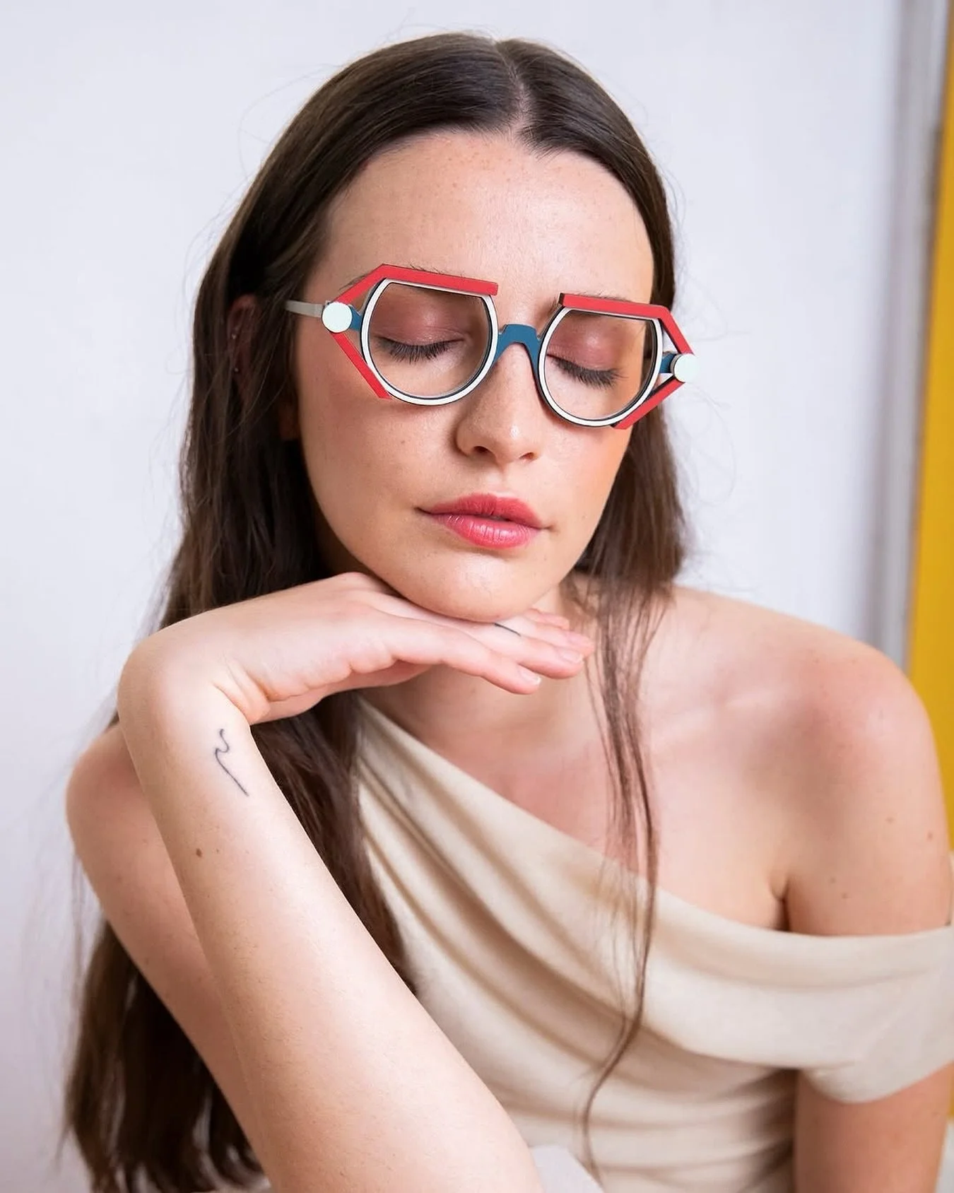 👓 Lina Navy Pre-Fall

#ninamur #handcraftedeyewear #sustainableeyewear #slowluxury #luminierscollection #repost