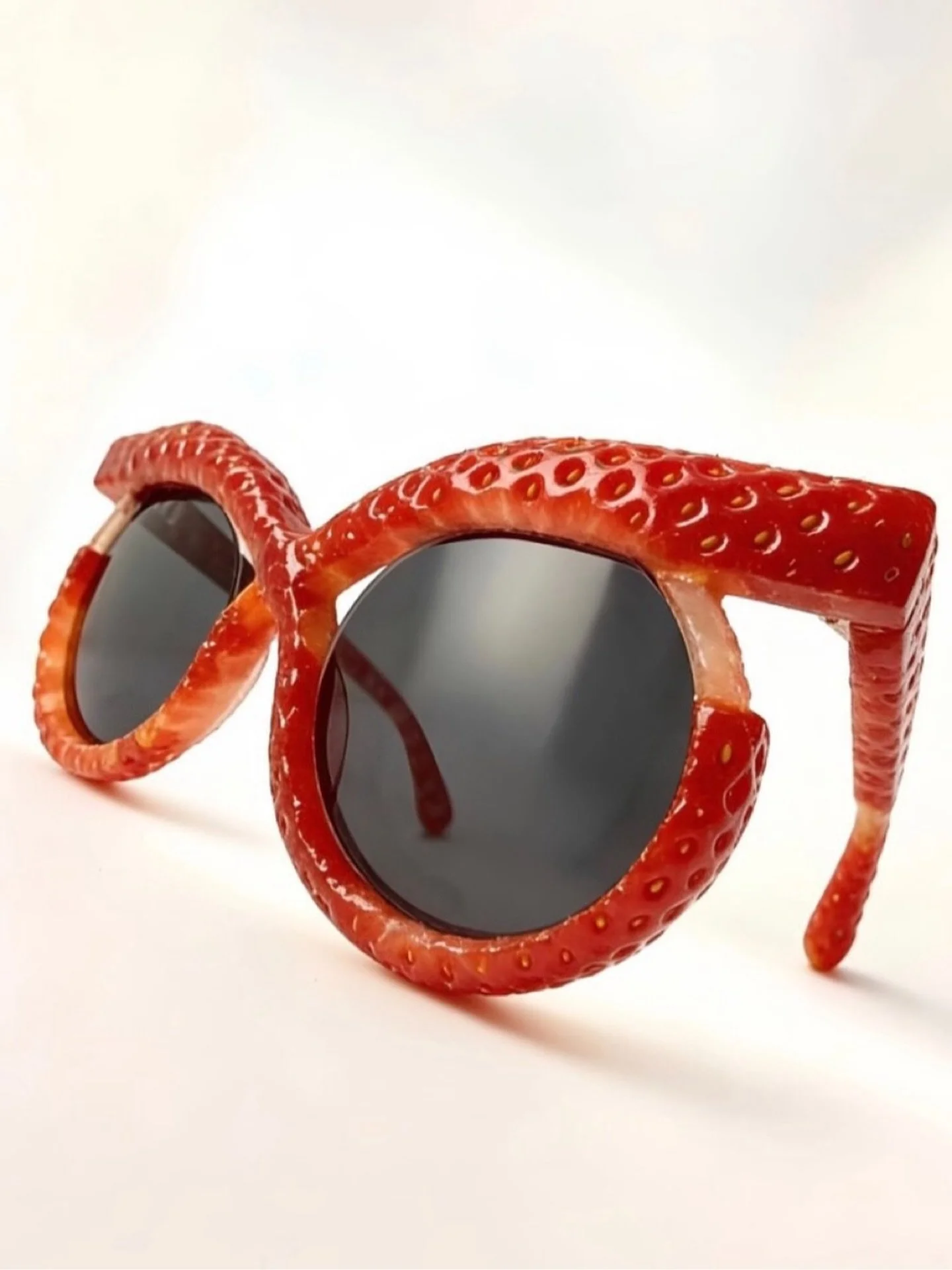 #repost &bull; @pierreeyewear AMORE de Pierre Eyewear : &eacute;l&eacute;gance pure et caract&egrave;re affirm&eacute;. Le raffinement n&rsquo;a jamais eu autant de saveur. 🍓