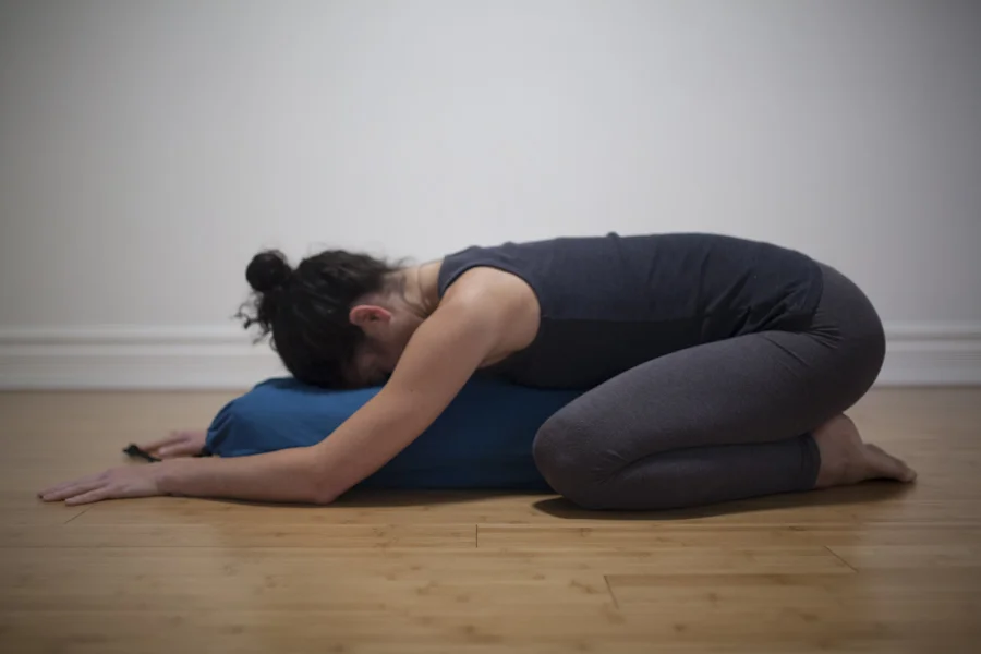 R-adhomukhavirasana.jpg