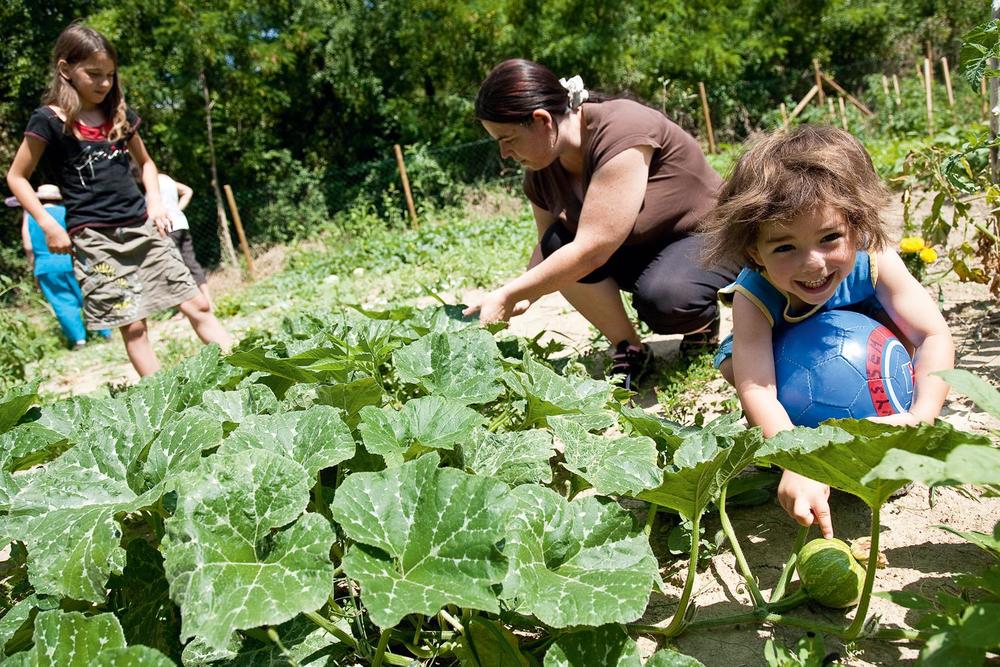 ardeche-jardins_solidaires-enfants_et_leur_maman-mai_2011.jpg