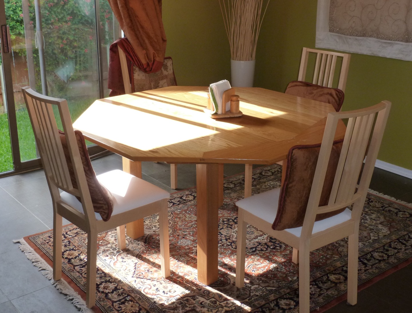 octagonal dining table oak.jpg