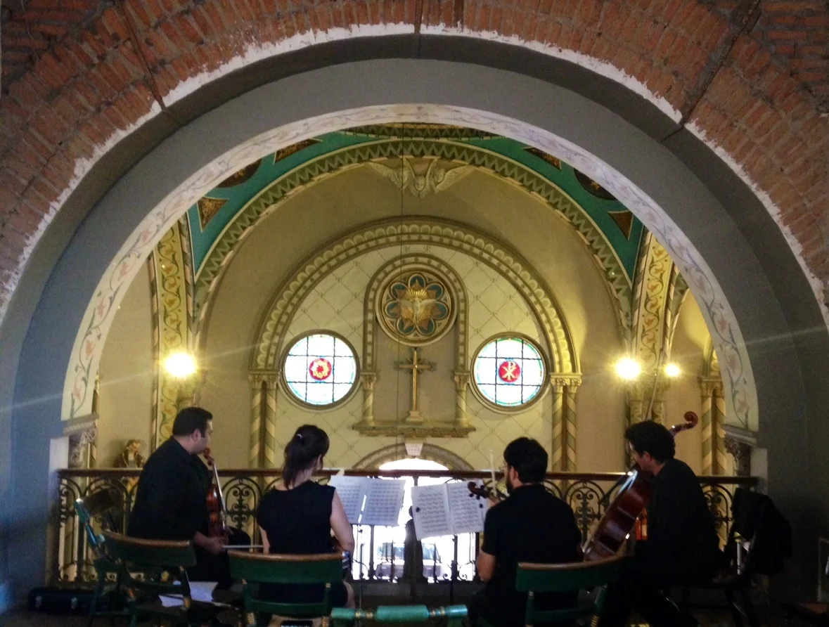 MujerMusica.jpg