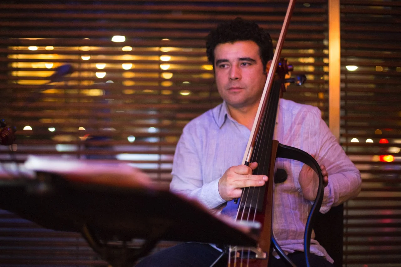 cello eléctrica yamaha silent musicos chile musica eventos