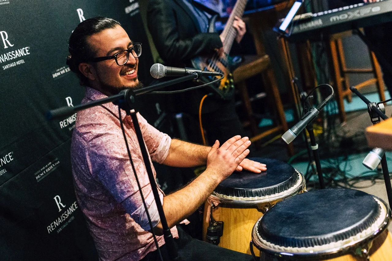 musicos para eventos chile cantante instrumentos 