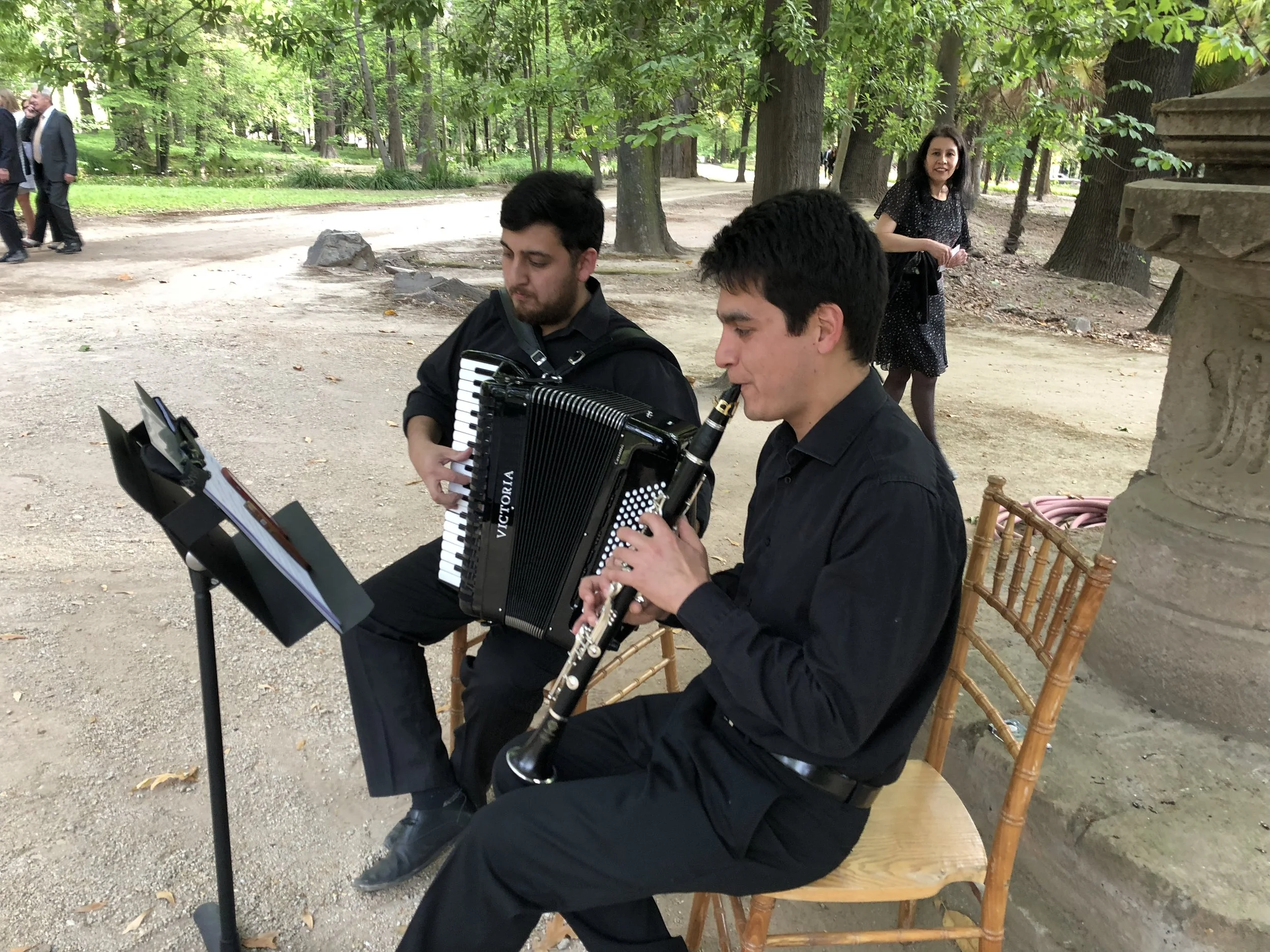 Acordeón clarinete para eventos músicos Agez Chile 