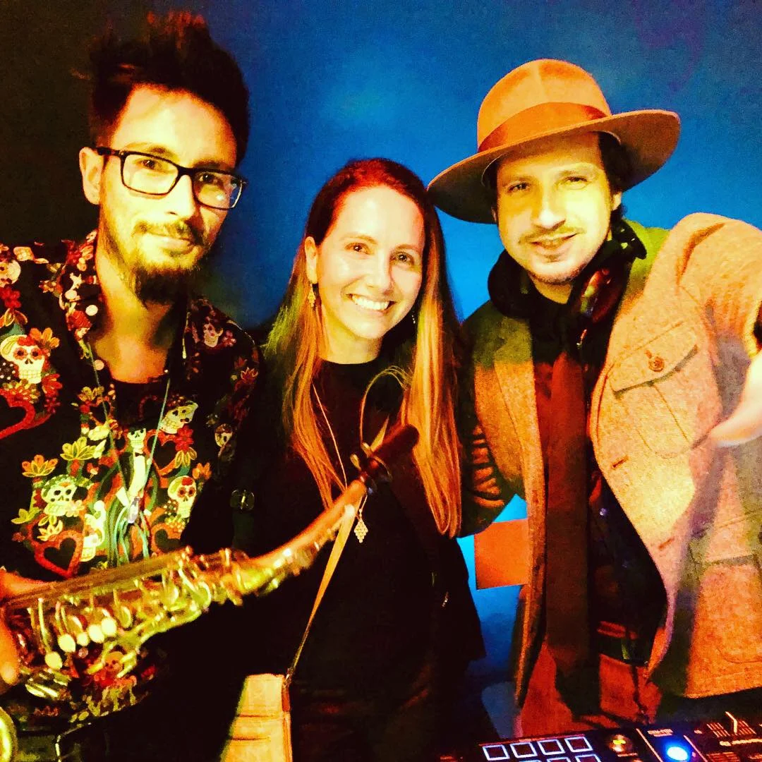 Saxo & DJ & Wedding Planner Chile Brasil músicos para eventos Agez 