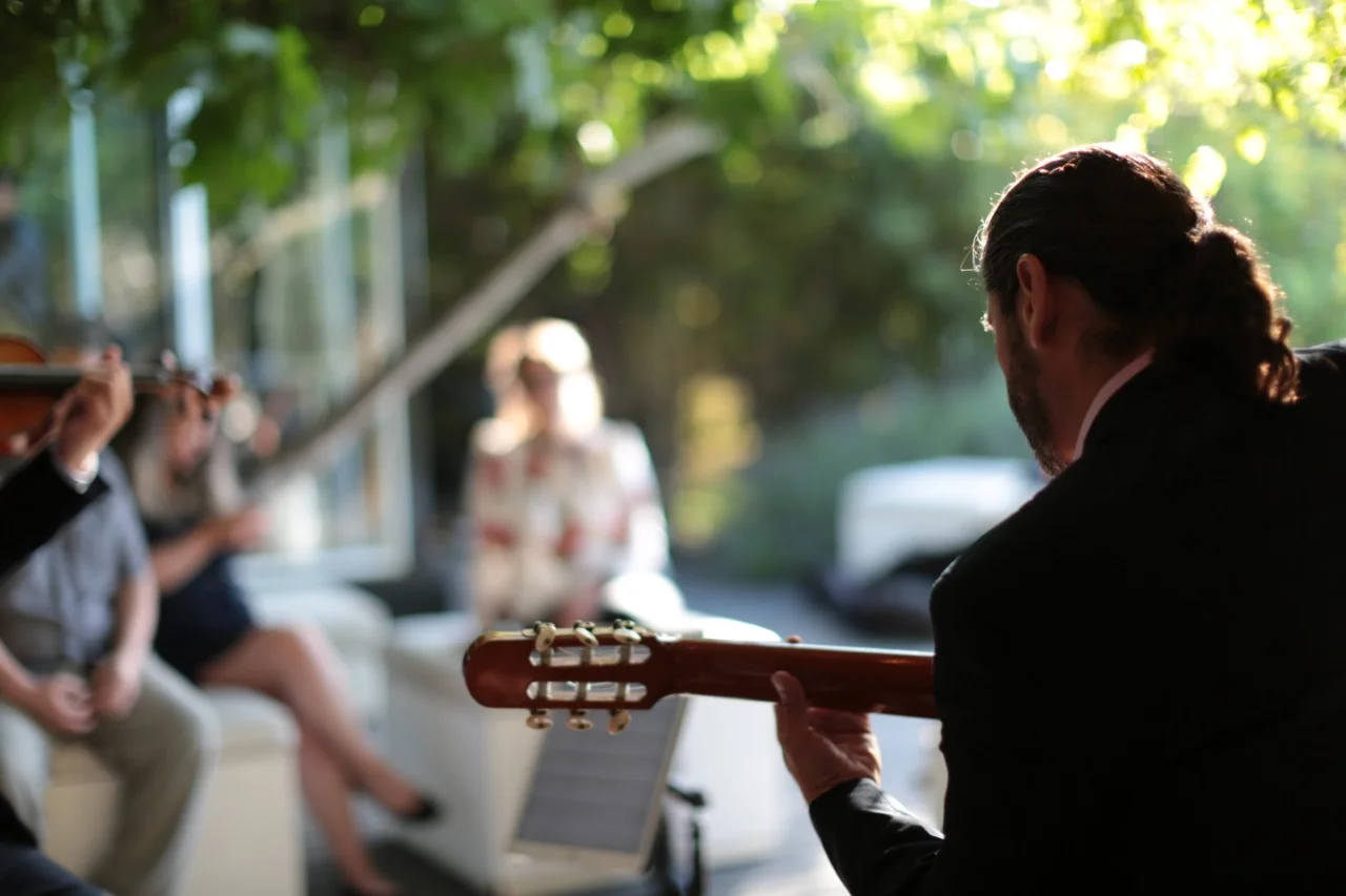 guitarra musico iglesia coro ceremonia santiago agez chile