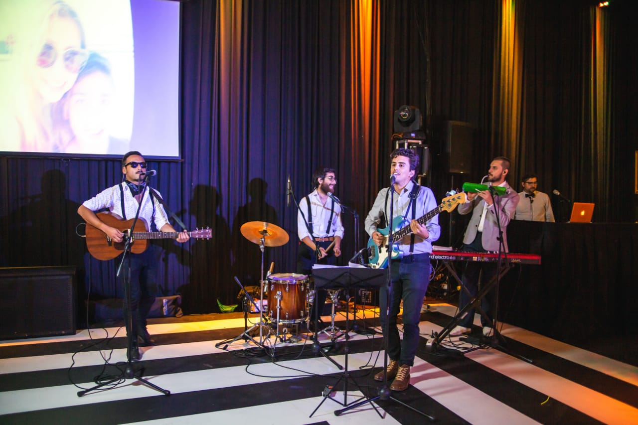 Musicos para coctel cena vals baile banda para eventos Agez chile