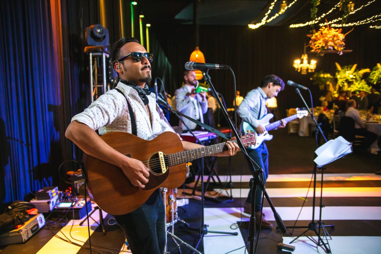 Musicos para coctel cena vals baile banda para eventos Agez chile