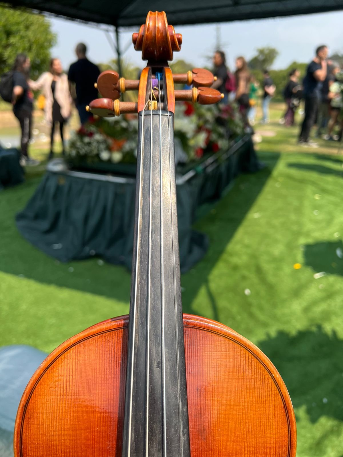 Coro y música para sepultura en Parque del Mar, quinta región.
