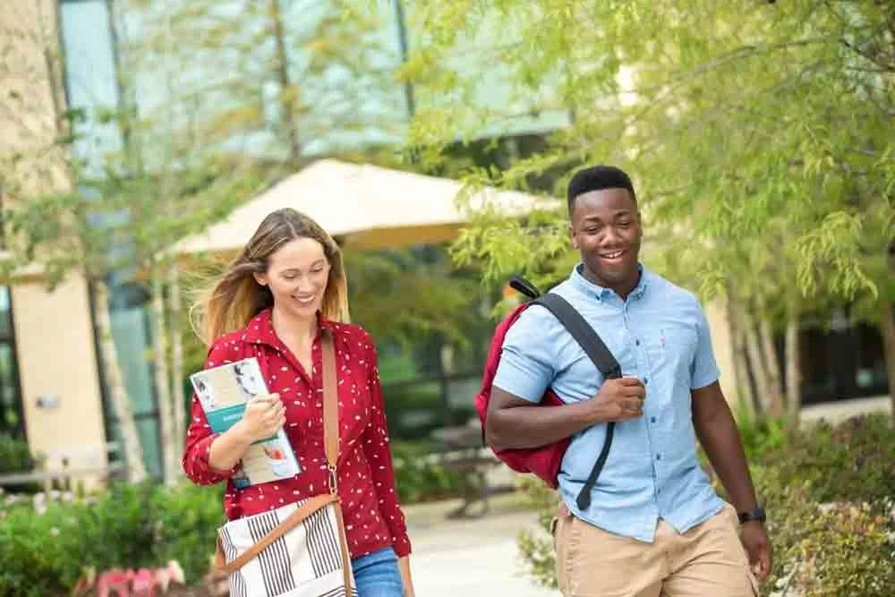 dynamite-studio-inc-photographer-orlando-florida-education-school-university-students-with-books-walking-to-class-7.jpg