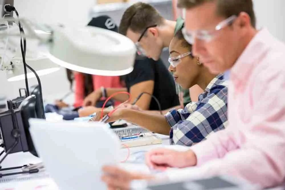 dynamite-studio-inc-photographer-orlando-florida-education-school-university-wires-repair-student-class-19.jpg