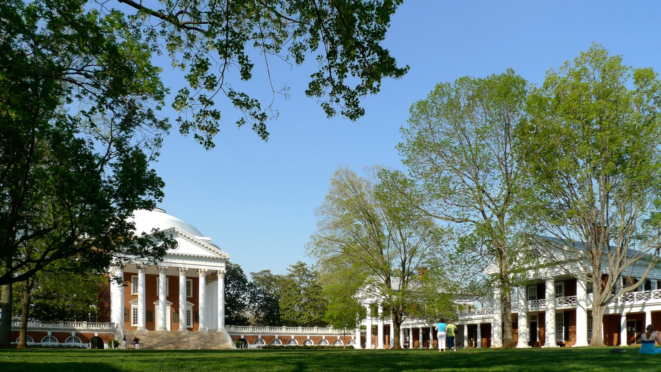 Lawn_UVa_Rotunda_Pavilions_II_and_IV.jpg