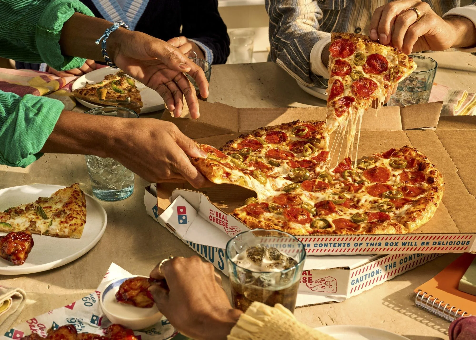 231017_Dominos_Lifestyle_KitchenCounter_WeeklongSpecial_1021.jpg