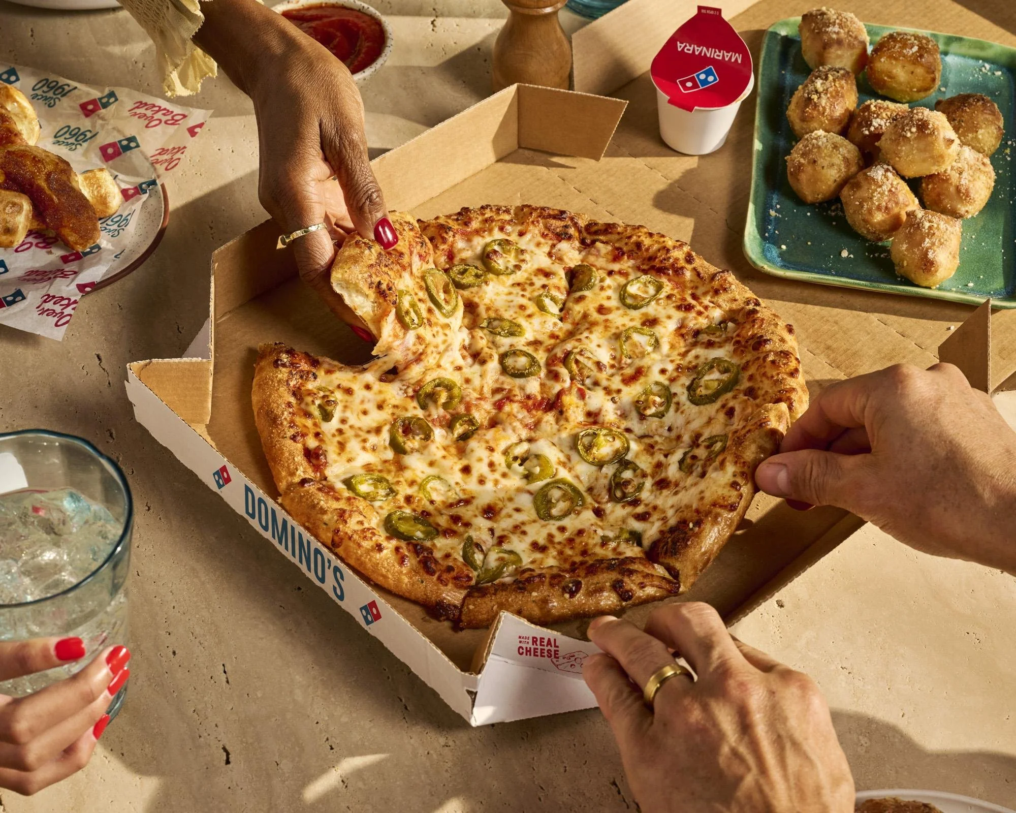 231017_Dominos_Lifestyle_KitchenCounter_PerfectCombo_0823.jpg