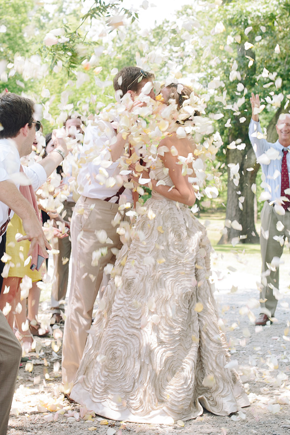  bride and groom being showered by confetti&nbsp;| photo by &nbsp;www.annabellacharles.com 