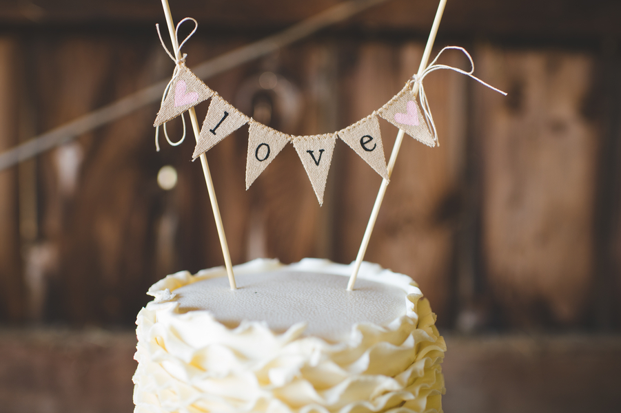 Handmade Burlap Bunting Cake Topper | photo by Jessica Oh Photography