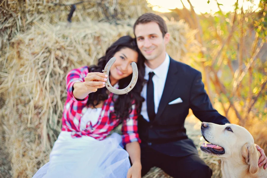 Day After Session, the happy couple with a horseshoe for good luck | from Arina B Photography