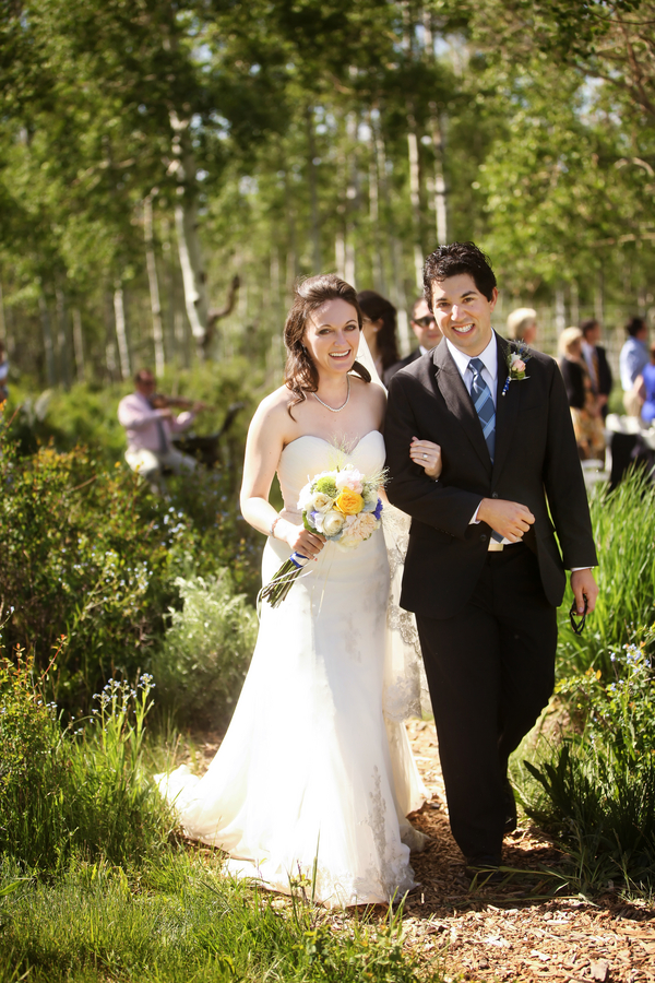  bride and groom just married in an Aspen grove in Utah | photo by&nbsp;Pepper Nix Photography 