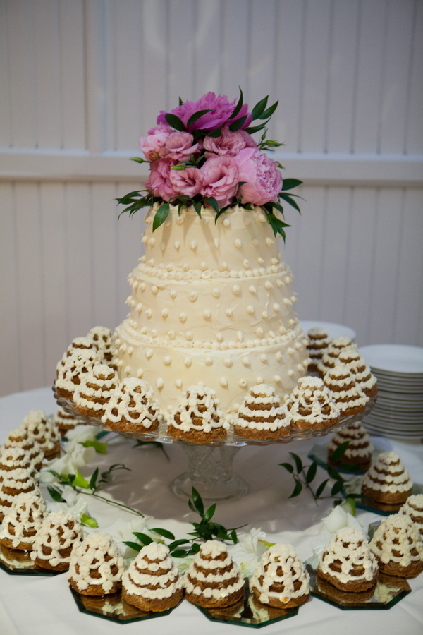  beautiful white wedding cake topped with fresh flowers and surrounded by mini wedding cakes | photo by Mary Dougherty Photography 