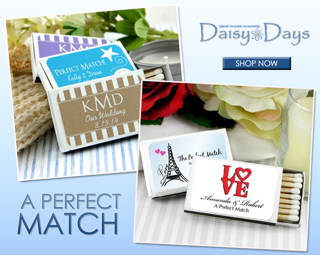 A Perfect Match with Personalized Wedding Matches | on www.brendasweddingblog.com #weddingfavors #personalizedweddingfavors #weddingsparklers