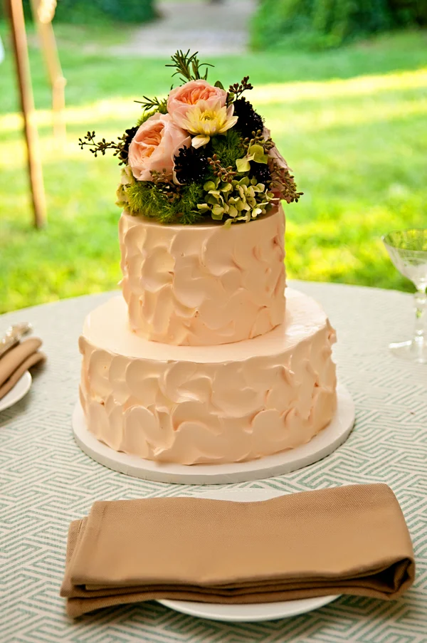 Pretty and Simple two tiered wedding cake | photo by wwww.EverAfterVisuals.com as seen on www.brendasweddingblog.com