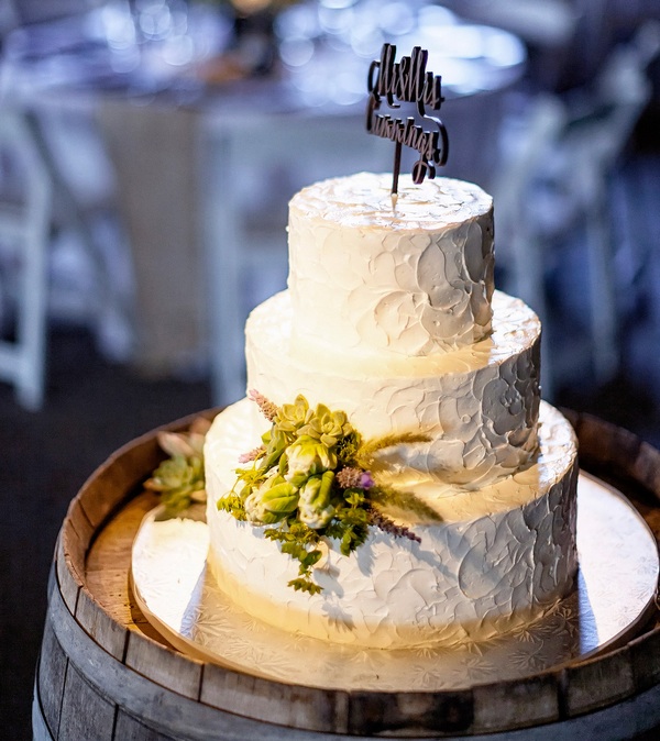  Simple and Pretty White Wedding Cake with Succulents | Photo by William Innes Photography | via www.brendasweddingblog.com 