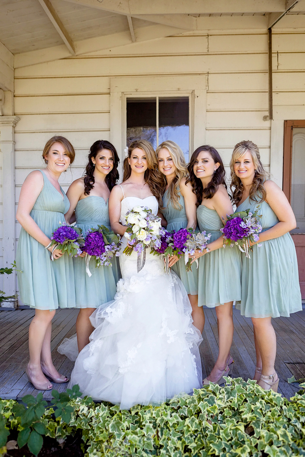  Bride and her Bridesmaids for a Rustic California Wedding | Photo by William Innes Photography | via www.brendasweddingblog.com 