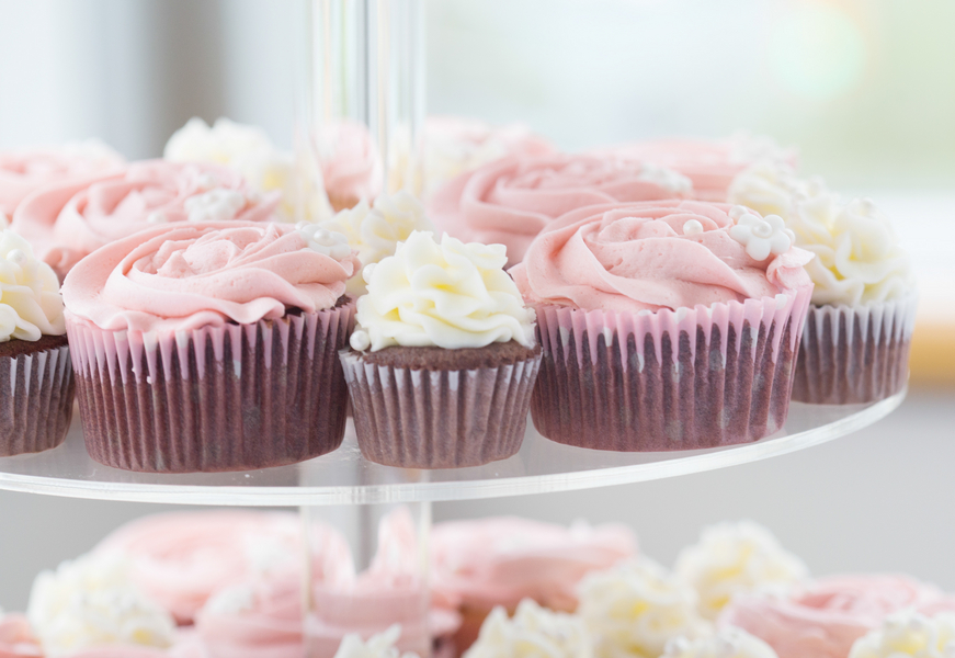  Pretty Pink Cupcakes and White Minis | photo by Real Image Photography | as seen on www.brendasweddingblog.com 