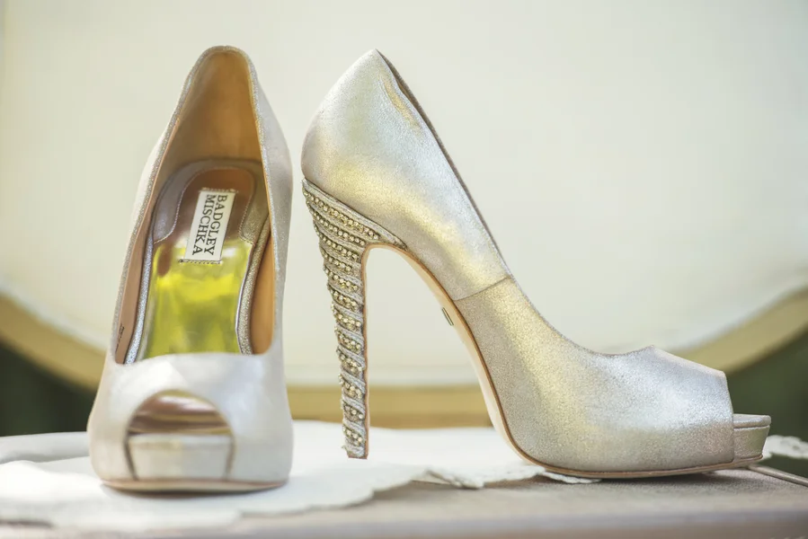Stunning Gold Badgley Mischka Wedding Shoes / photo by L'Estelle Photography / as seen on www.BrendasWeddingBlog.com