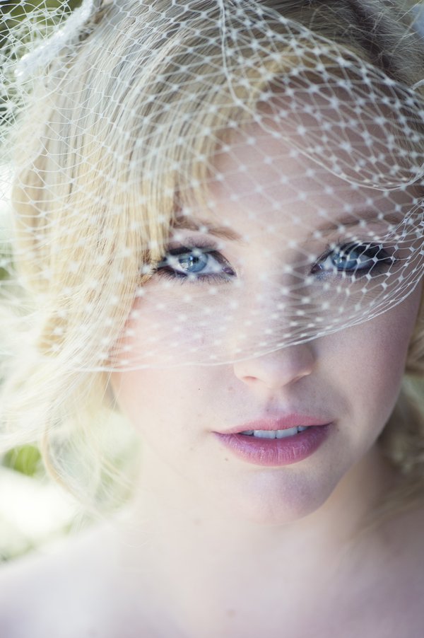  Gorgeous Makeup on a Bride in her Birdcage Veil / photo by L'Estelle Photography / as seen on www.BrendasWeddingBlog.com 